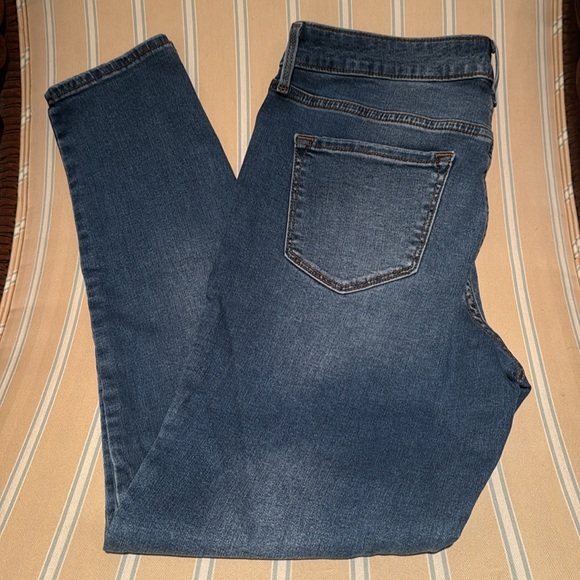 OLD NAVY ROCKSTAR MID RISE SKINNY JEANS MEDIUM WASH FLORAL EMBROIDERY SIZE 8 - Picture 13 of 14